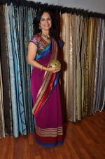 at Splendour collection launch hosted by Nisha Jamwal in Mumbai on 27th Nov 2012 (133).JPG